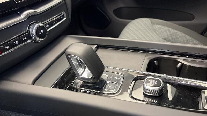 Volvo  Core Essential B4 (gasolina) Automatic